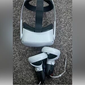 Oculus Quest 2 VR Headset and both controllers with pro strap and 2 grips